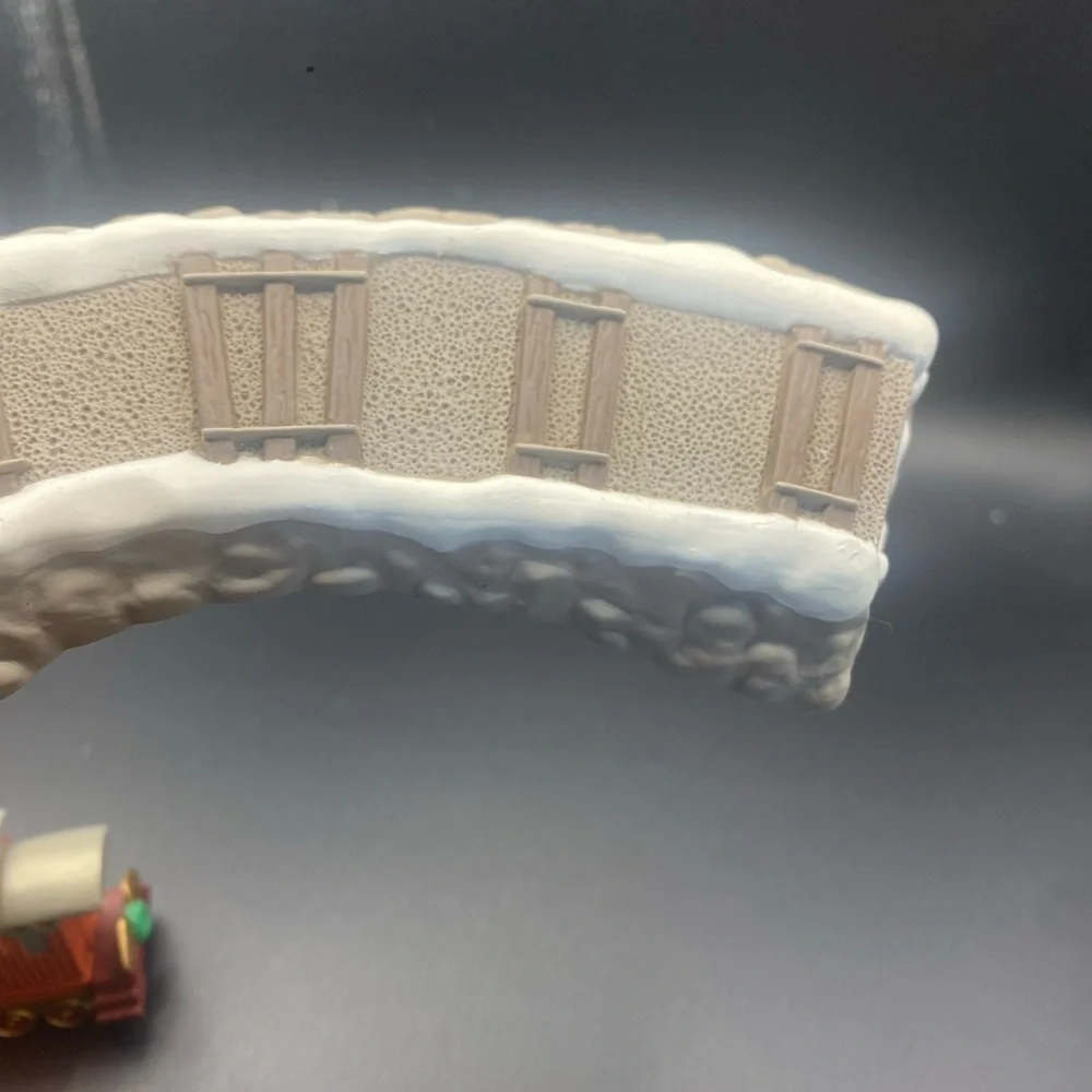 5 PC IN BOXES HALLMARK ORNAMENT TRAIN SET CLAUS & CO R.R. 1991 w Train‎ Trestle